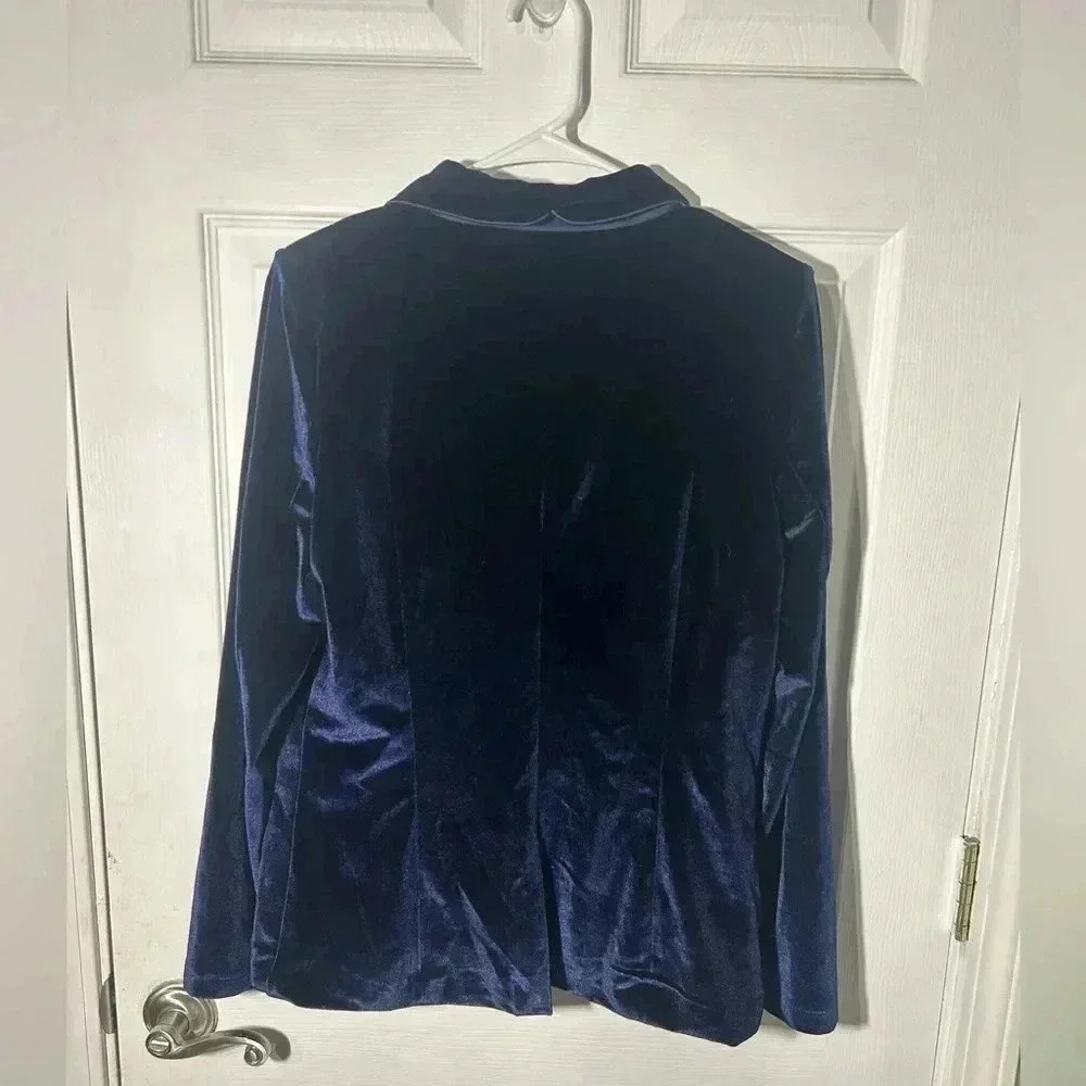 Fate Navy Blue Velvet like Blazer. Size small. Single button. Double pocket - Picture 9 of 11